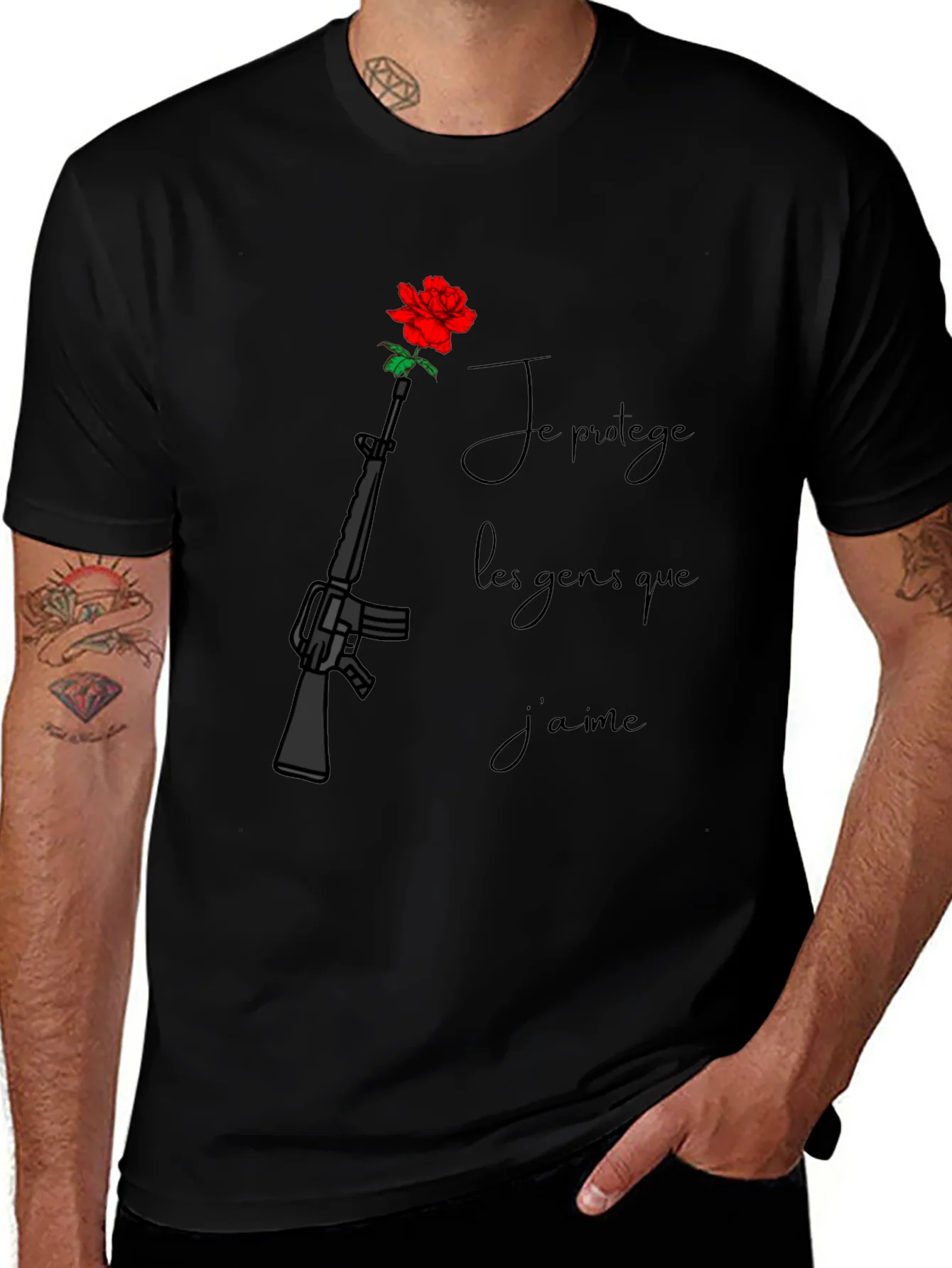 Protective Rose Gun T-Shirt - Je Prot��ge Les Gens Que Jaime